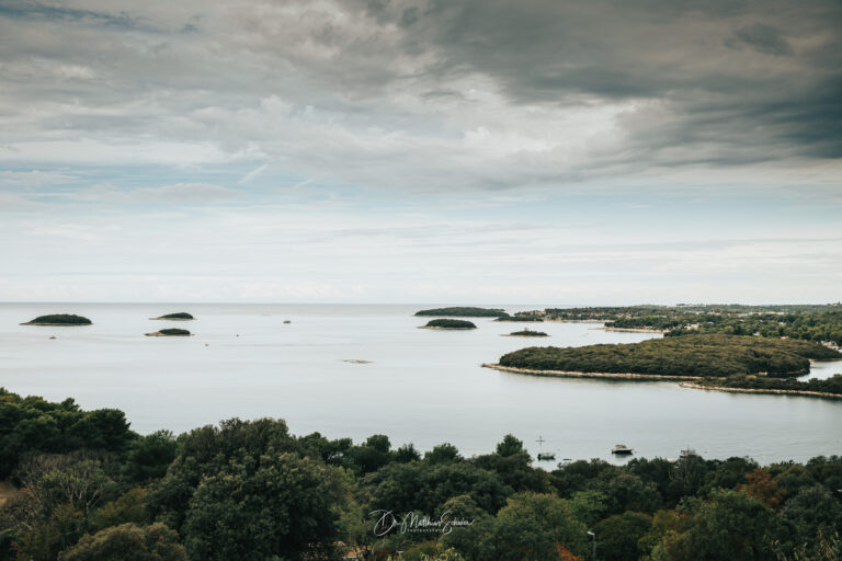 Inselgruppe vor der Küste Istriens in Kroatien Archipelago off the coast of Istria in Croatia