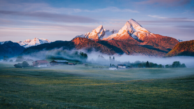 Watzmann bei Sonnenaufgang von Bischofswiesen aus gesehen, Berchtesgadener Land