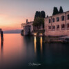 Sonnenuntergang am Punta San Vigilio am Gardasee in Italien. Sunset at Punta San Vigilio at Lake Garda Italy.