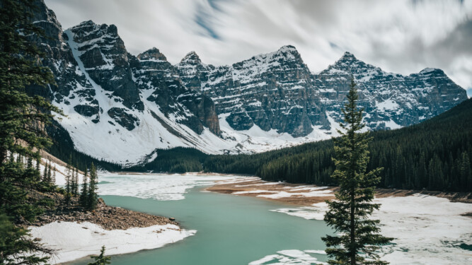 Moraine Lake Provinz Alberta Kanada im Valley of Ten Peaks. Moraine Lake Provinz Alberta Canada in Valley of Ten Peaks.