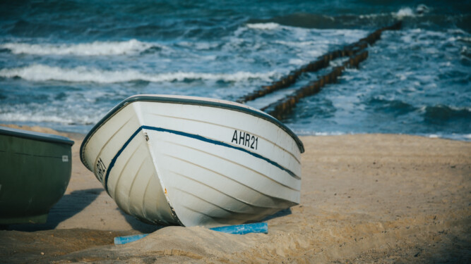 Kleines Fischerboot in Ahrenshoop